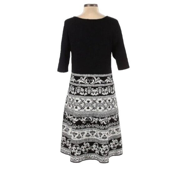 Black & White Floral Print‎ 3/4 Sleeve Knit Dress With A-Line Silhouette - Picture 3 of 11
